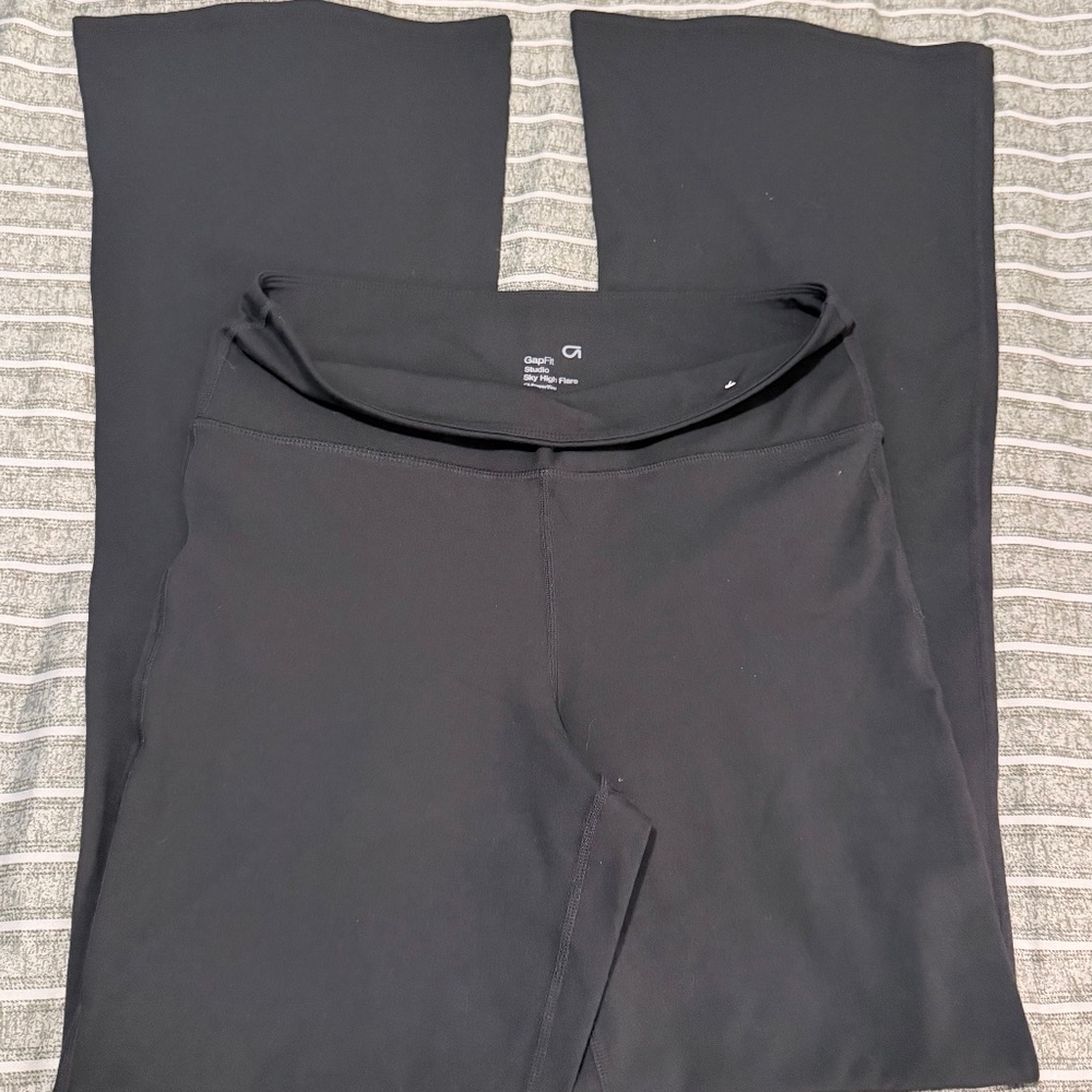 GAP Fit Studio Sky High Flares